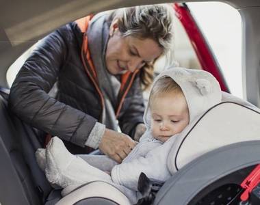 Carrying car seats put new mums at risk of injury