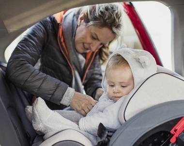 Carrying car seats put new mums at risk of injury