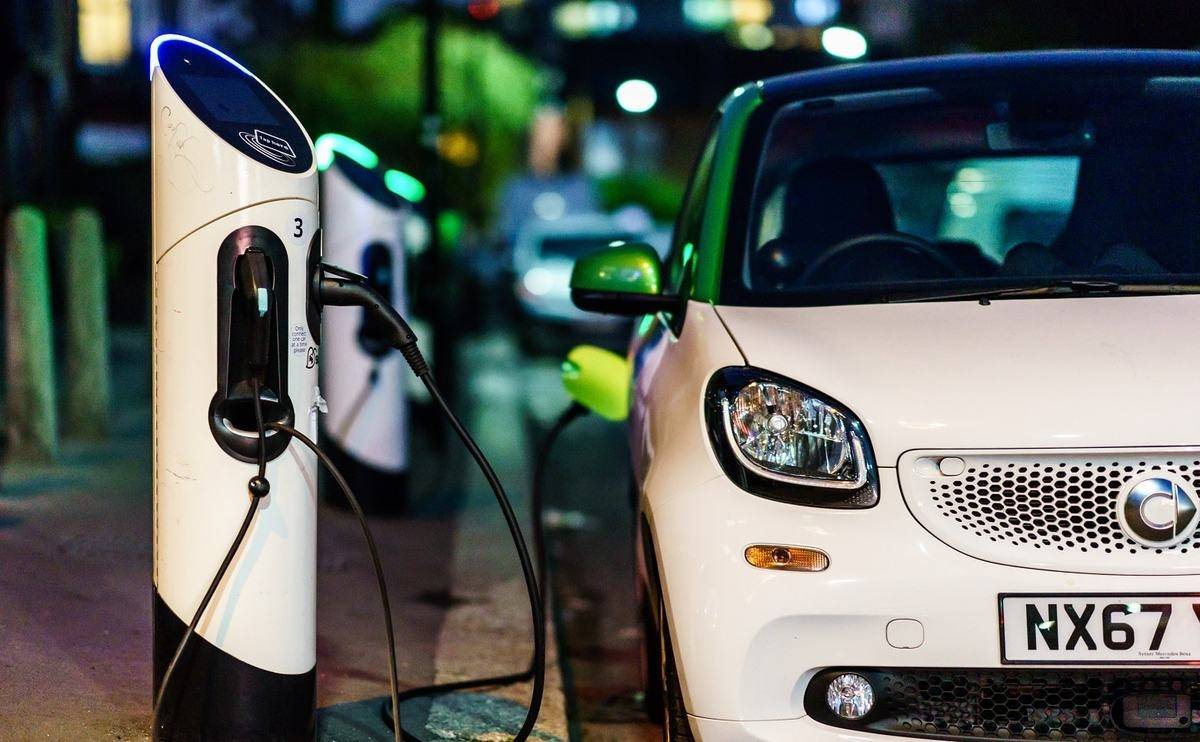 Cash boost for wireless electric car charging