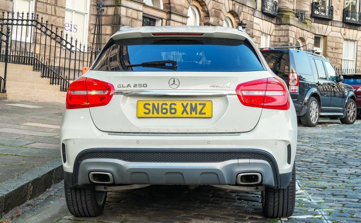 https://stage-drupal.car.co.uk/s3fs-public/styles/original_size/public/2019-09/why-are-number-plates-yellow-and-white.jpg?rt1UJUyIi7L2DpS613hFYlI5ng3U4QT3&itok=3SZjXU0B