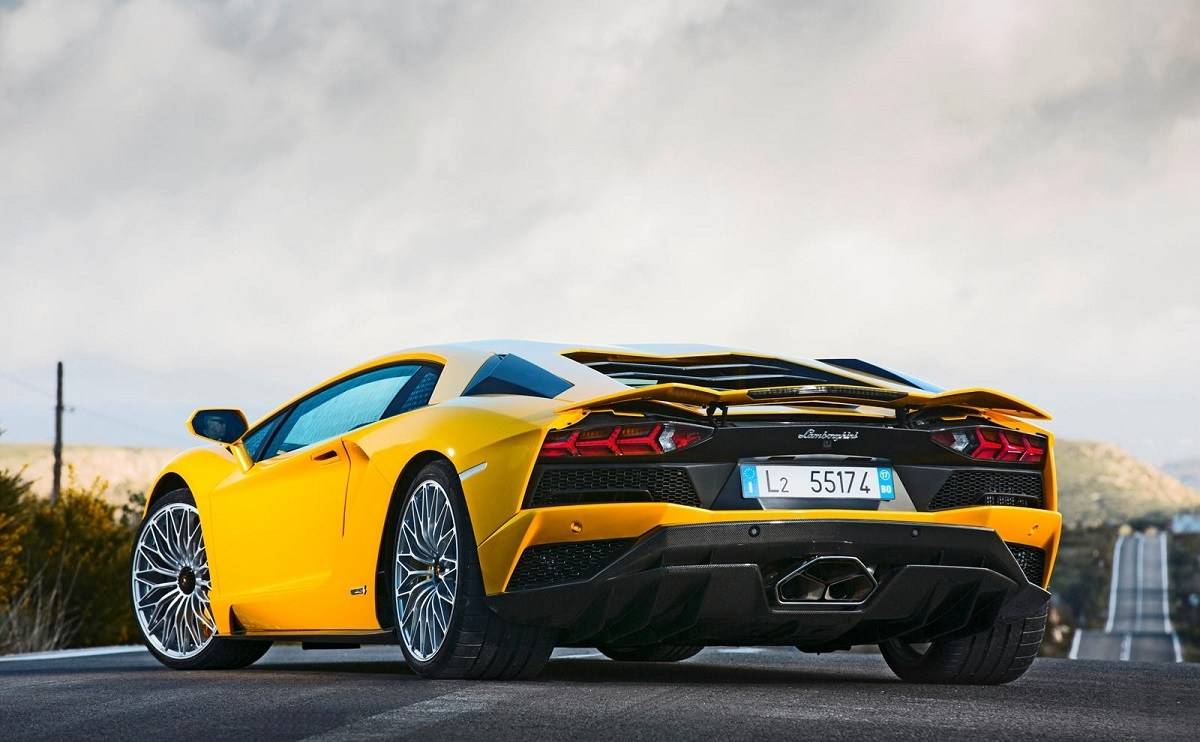 We review the Lamborghini Aventador S Coupe - Cost