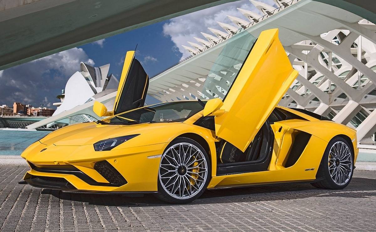 Lamborghini Aventador S Coupe Review Specs Power And Price Uk