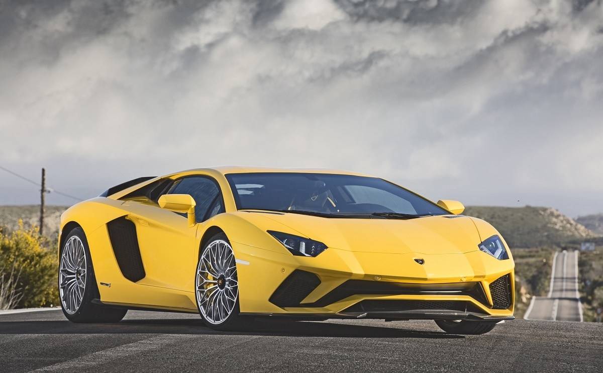 We review the Lamborghini Aventador S Coupe