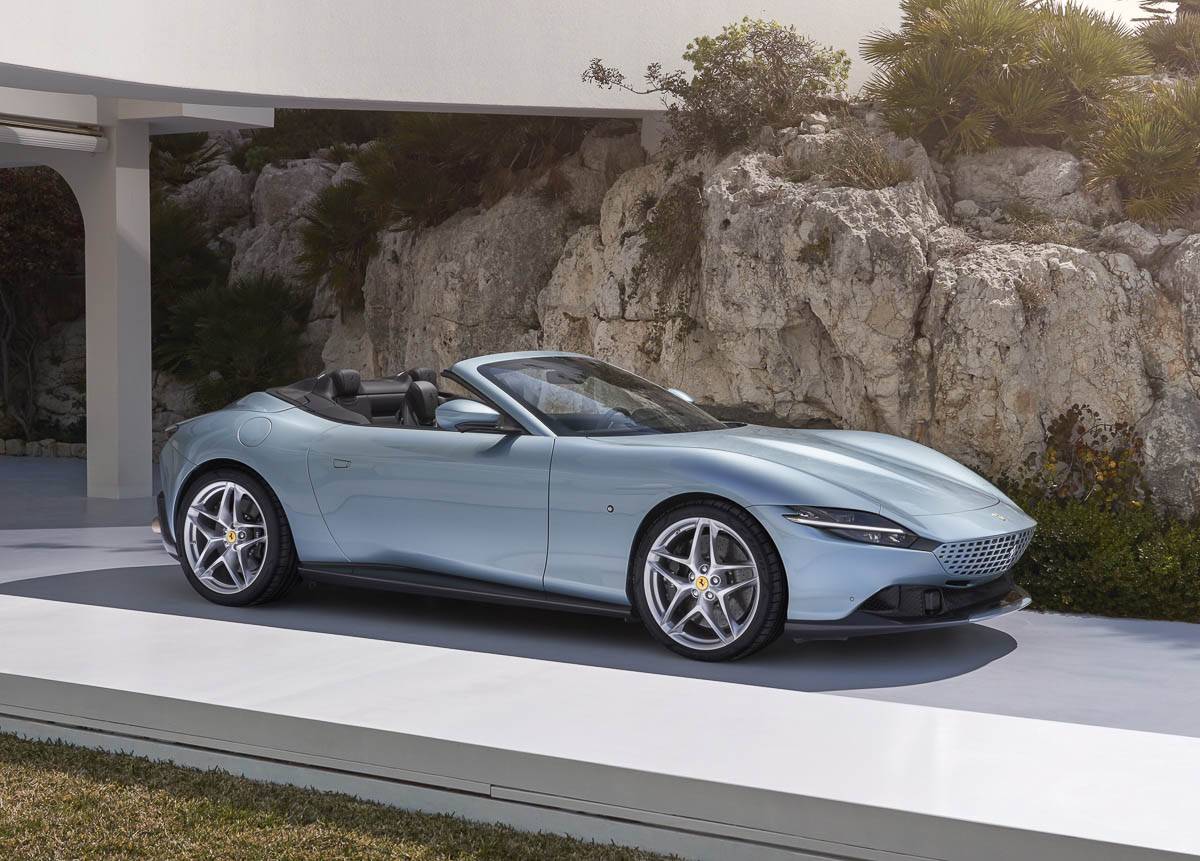2023_ferrari_roma_spider_1