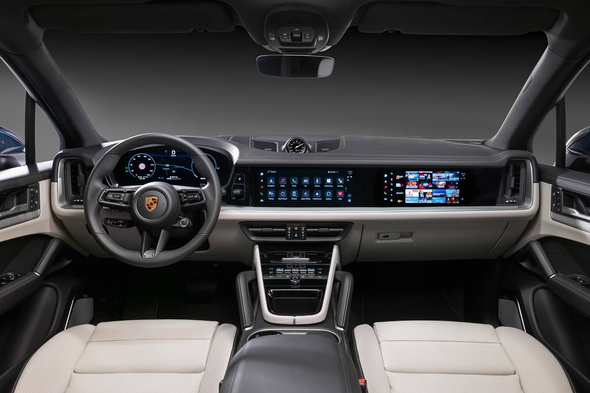 2023_porsche_cayenne_int