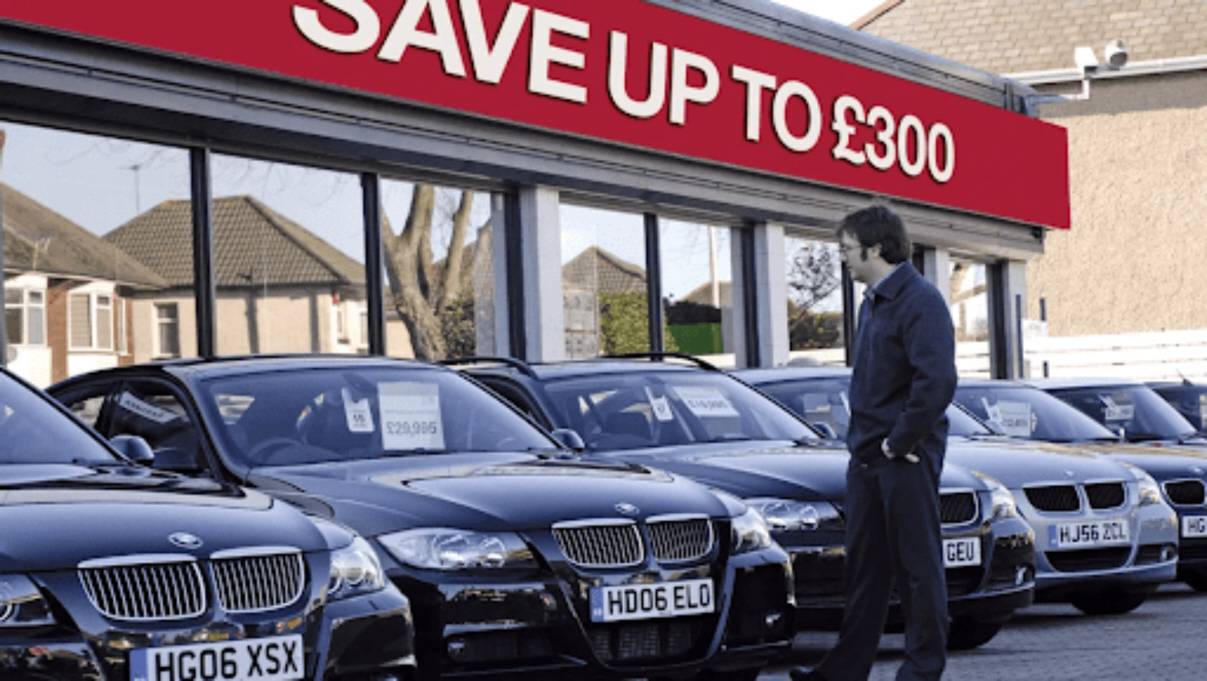 How to Sell a Car at a Dealership in the UK Car