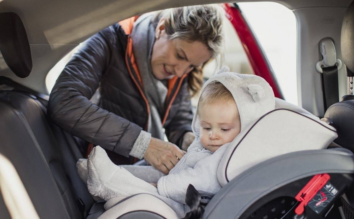Carrying car seats put new mums at risk of injury