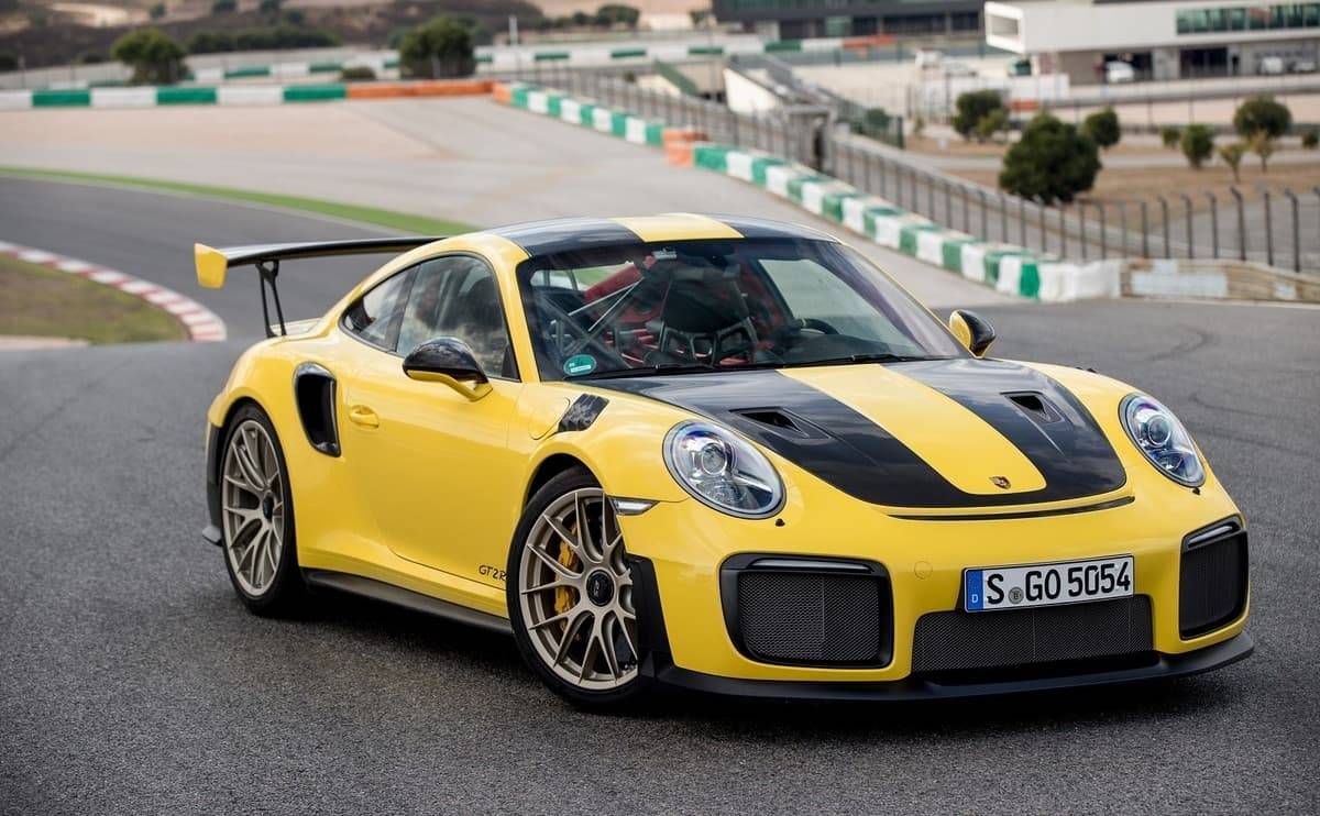 We review the Porsche 911 GT2 RS