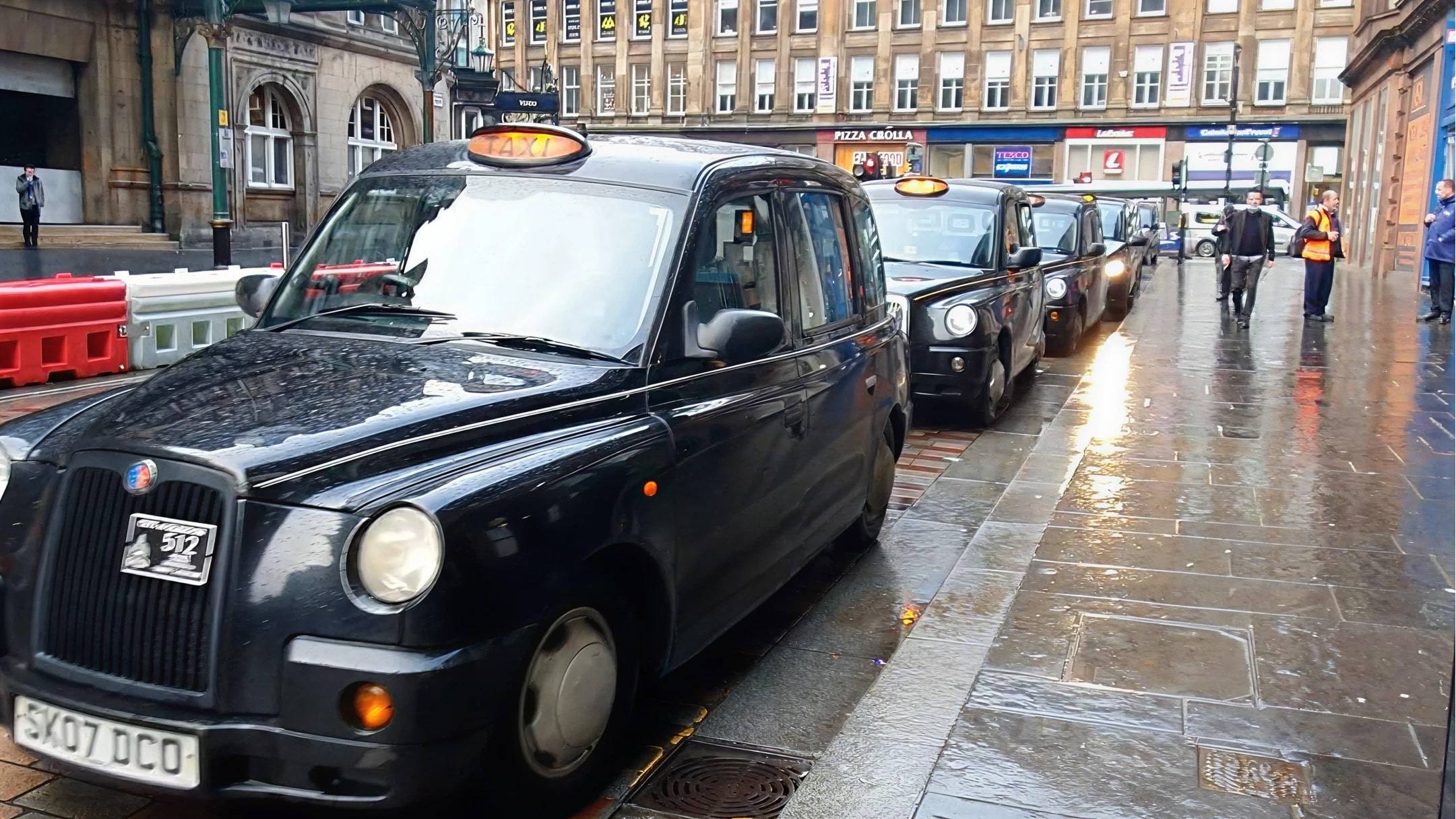Can taxis stop on single yellow lines to pick up passengers?
