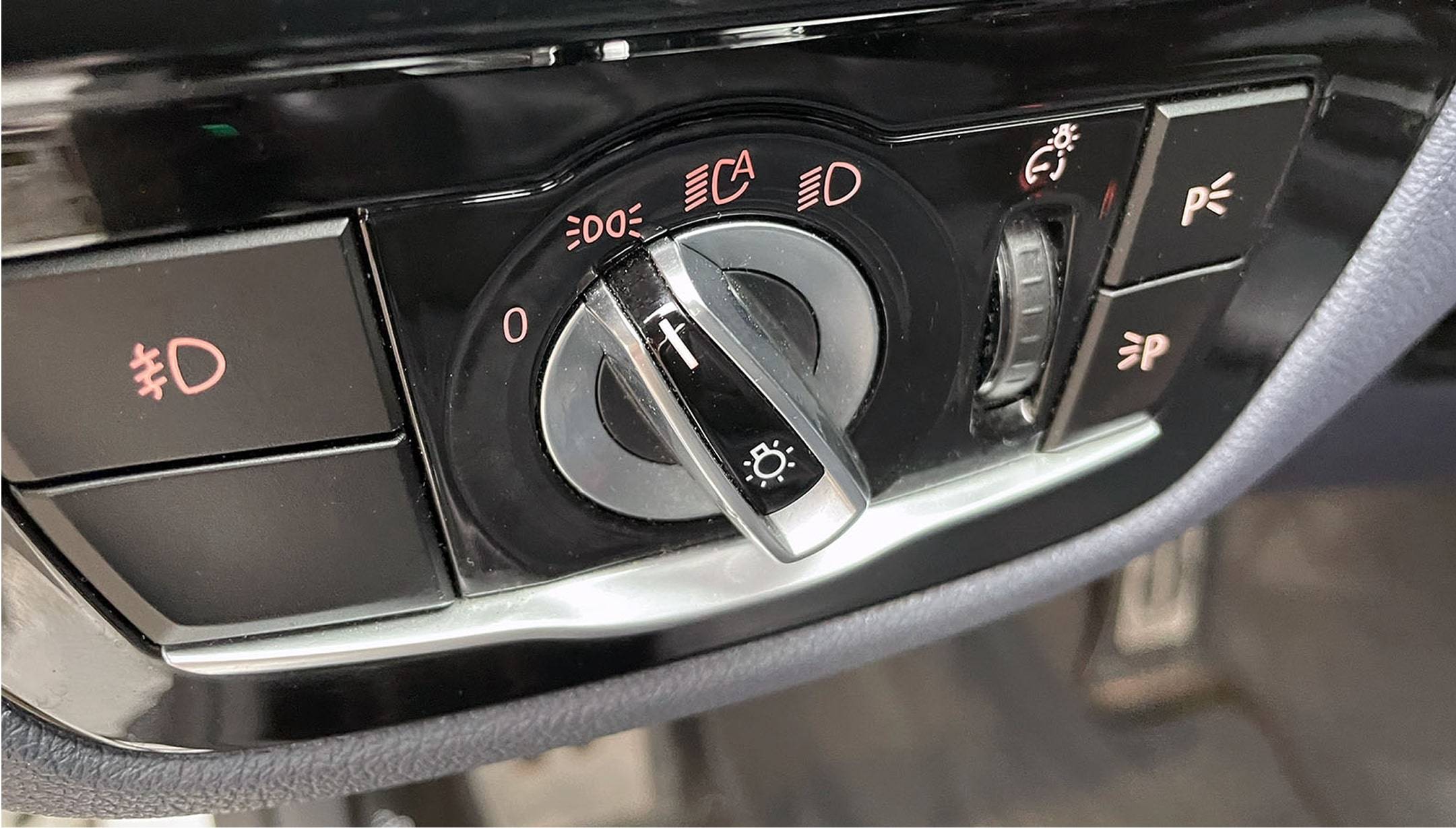 How to turn on your parking lights