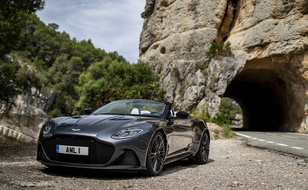 We review the 2019 Aston Martin DBS Superleggera - Cost