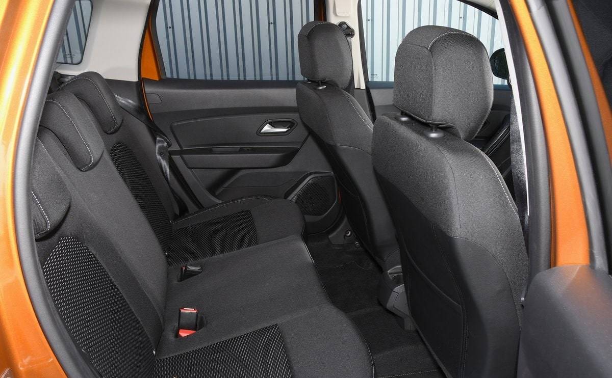 We review the 2019 Dacia Duster - Looks