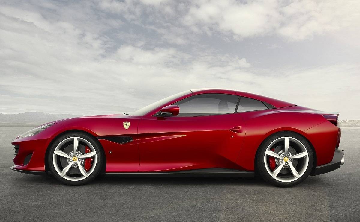 We review the 2019 Ferrari Portofino - Looks