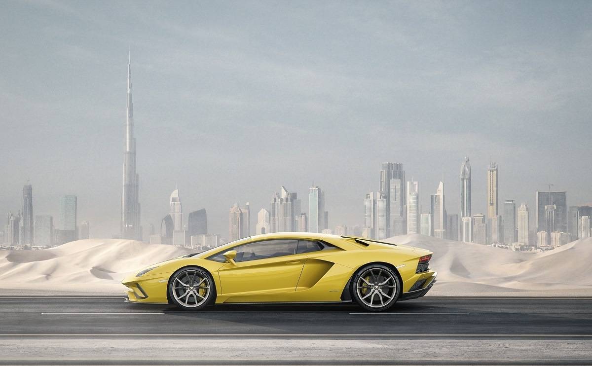 We review the Lamborghini Aventador S Coupe - Looks