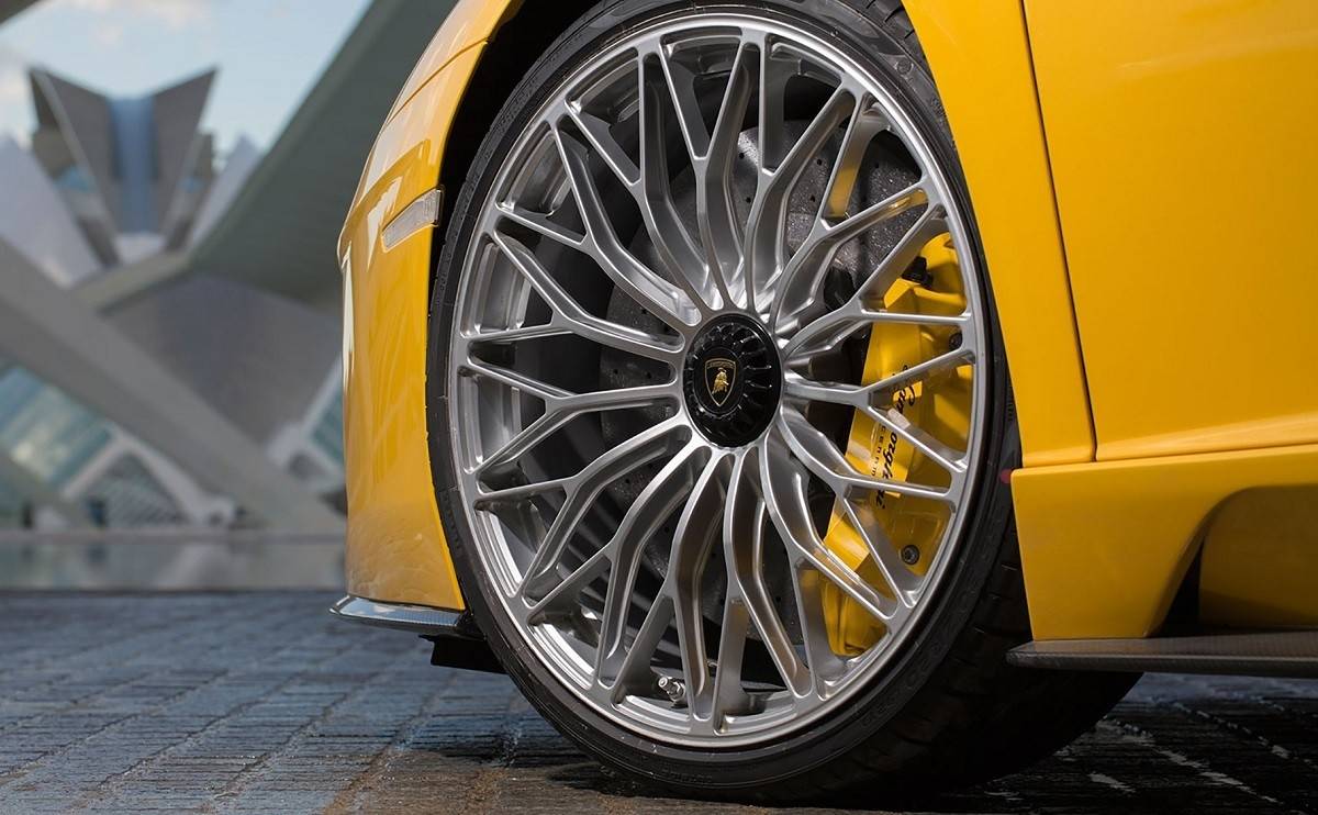 We review the Lamborghini Aventador S Coupe - Reliability