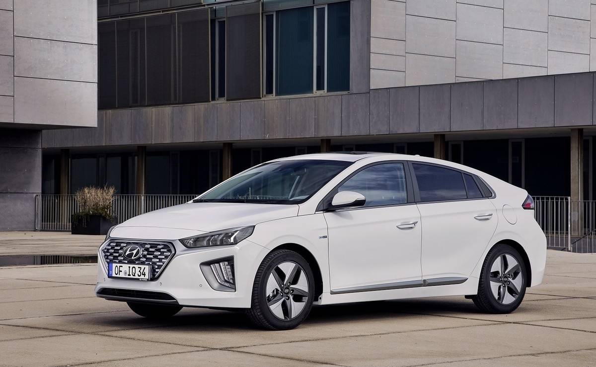 We review the 2019 Hyundai Ioniq - Cost